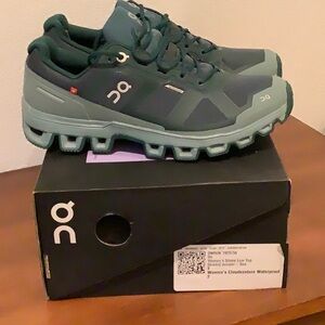 On Running Cloudventure Shoes in Teal and Black
